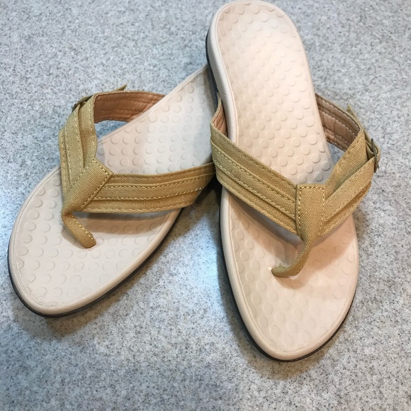 Beige Sandals NEW never Worn Size 39 Comfortable - Picture 1 of 4